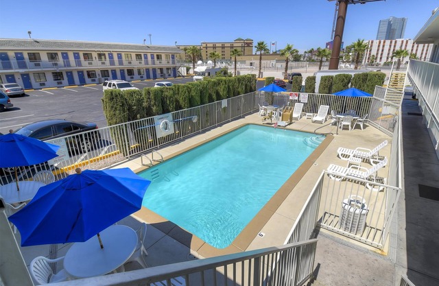 Motel 6 Las Vegas, NV – I-15 Stadium