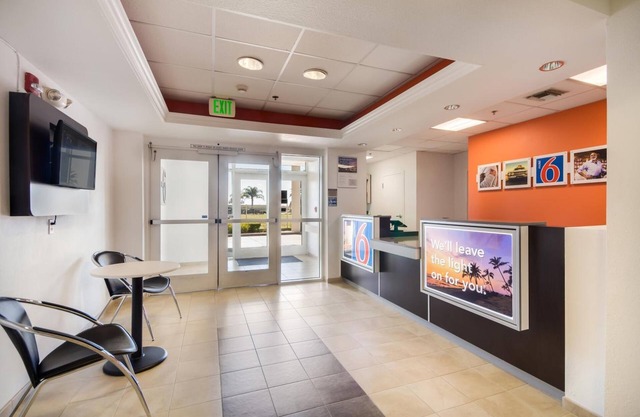 Motel 6 Lemoore, CA