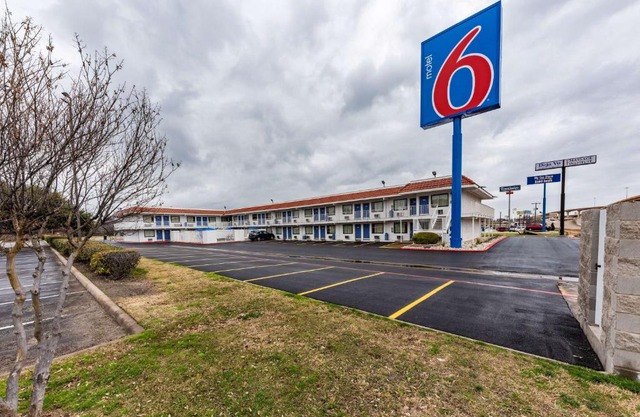 Motel 6-North Richland Hills, TX