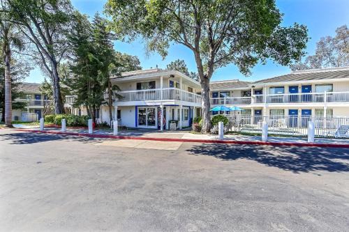 Motel 6-Oakland, CA - Embarcadero