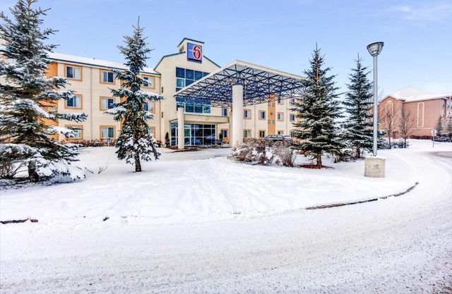 Motel 6-Red Deer, AB