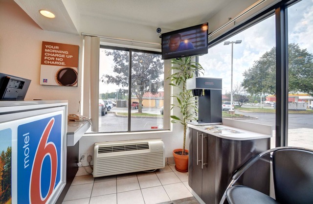 Motel 6 Southington, CT - Hartford