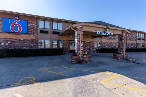 Motel 6-Troy, IL