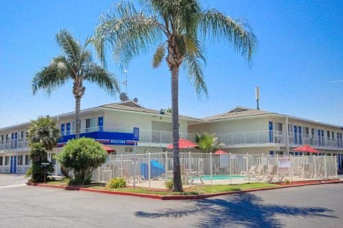 Motel 6-Tulare, CA