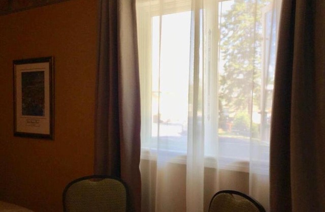Motel Des Cascades :Standard Queen-Size Room