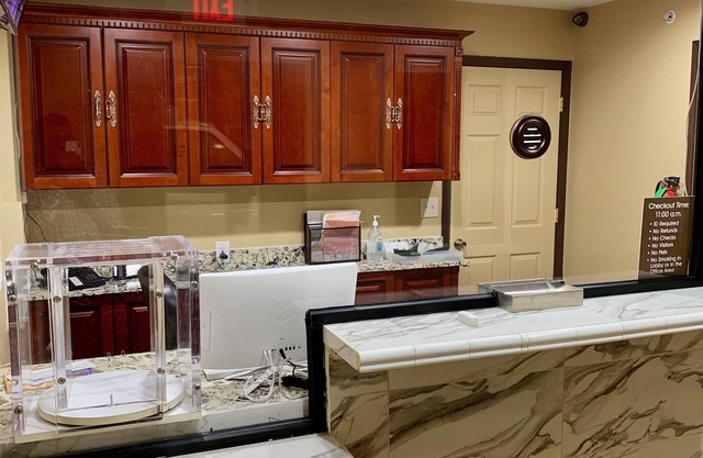 Motor City Inn & Suites