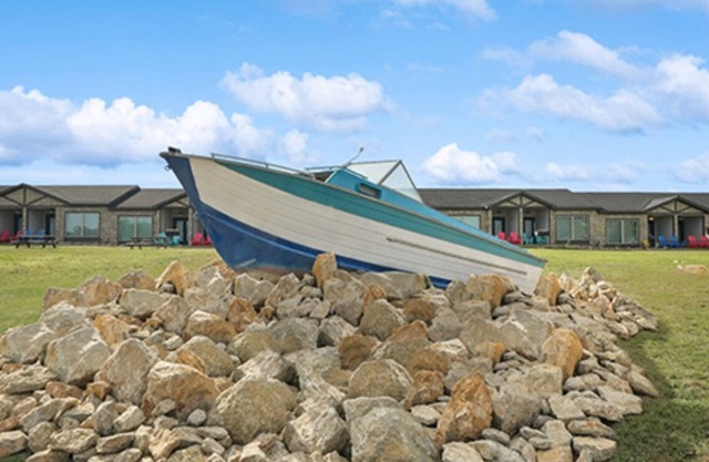 MotorBoat Inn Suite 13