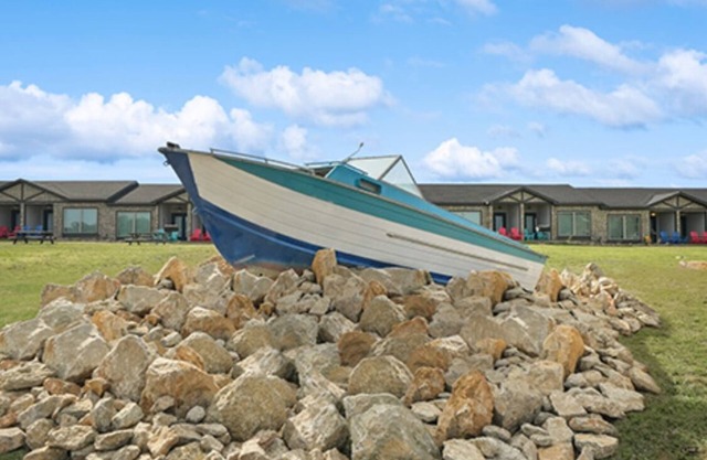 MotorBoat Inn Suite 9