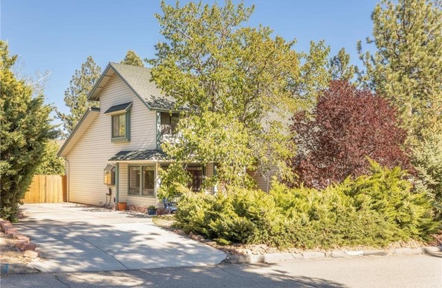 Mount Bearadise - Located in a beautiful quiet area of Big Bear City! Pool Table and Arcade Games!