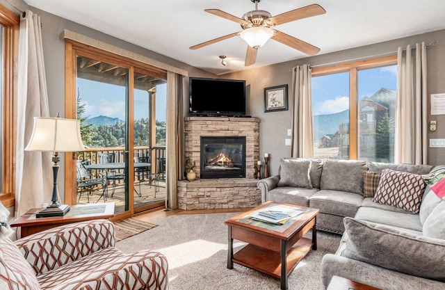 Mount Cirrus 10B - 2 Br Condo with Private Hot Tub - Mountain Views