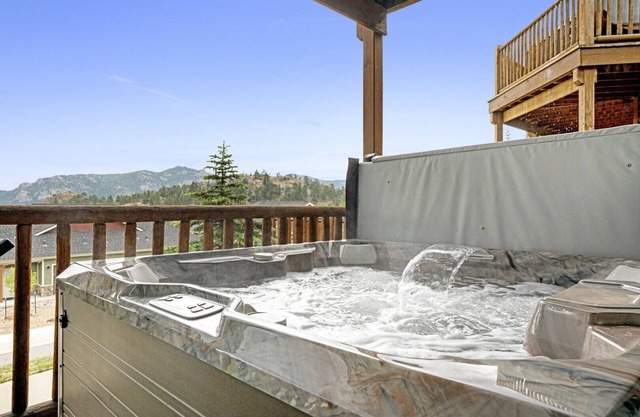 Mount Nimbus w/ HOT TUB at Marys Lake!