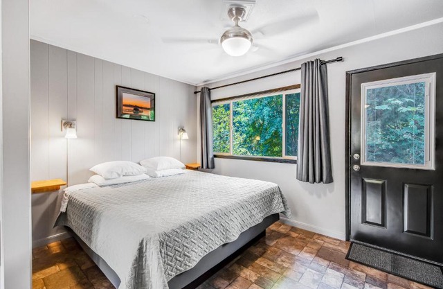 Mount Olympus Suite, Room 9 at Mount Walker Inn