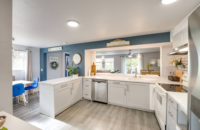 Mount Vernon Escape w/Private Hot Tub & Fire Pit!
