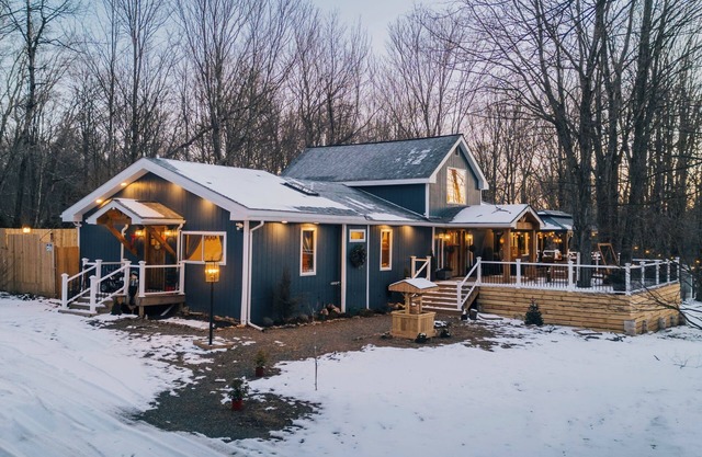 Mount Zurich/Poconos/14 PPL/XL Hot Tub/Pool Table /Playground/Fire-pit /Games