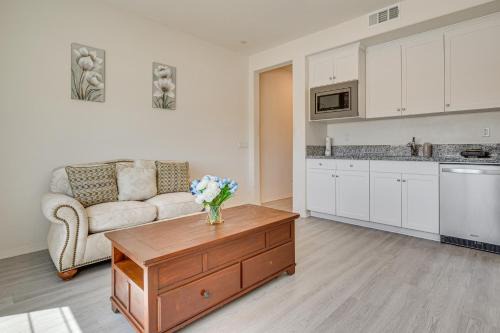 Mountain and Desert Views Cozy Apt in Victorville!