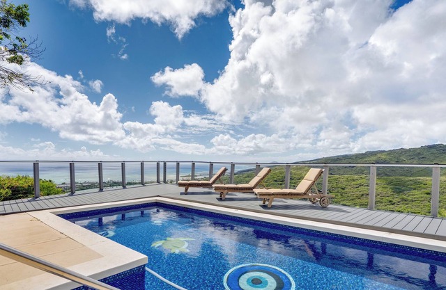 Mountain and Ocean Views with Pool- April and May 2025 - Spring Special!