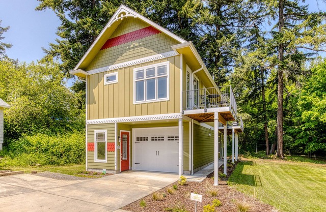 Mountain and river-view home + studio with fireplace, grills, outdoor areas