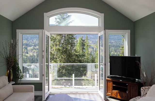 Mountain and sunset views with deck.