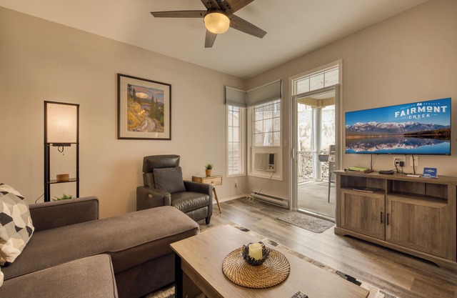 Mountain Burrow 2 bedroom suite, sleeps 8: Unit 2005A&B