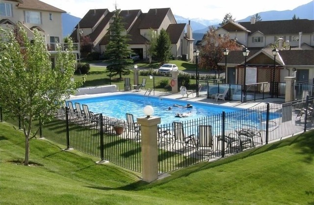 Luxus Radium Condo 2200 sq. Ft.
