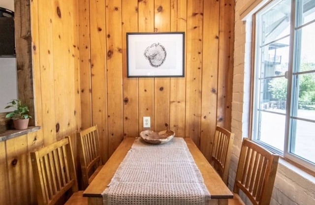 Mountain Bluebell One-Bedroom Suite (Unit 2)