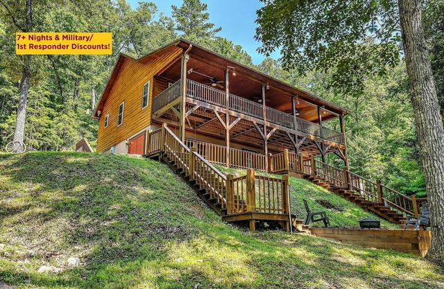 Mountain Cabin - 3 BR w/Pool Table, Air Hockey & WiFi! Near Town! Discounts!