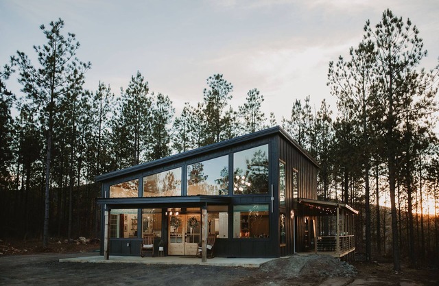 Mountain cabin,Creek access, Hot tub near Hochatown