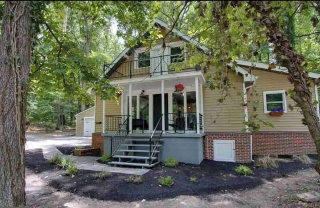 Mountain Cabin in the Woods, Near Wineries & More!