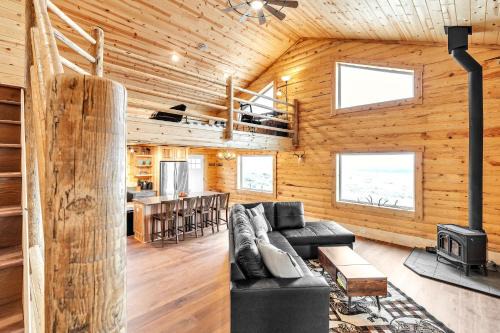 Mountain Cabin Near Trails, Skiing & Yellowstone cabin