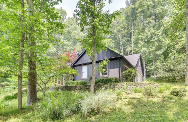 Mountain Cabin w/ Amazing Views Near Hocking Hills