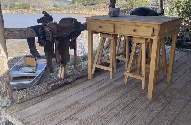 Mountain Cabin w/ great views and fire pit. Located 5 mins to outdoor adventure