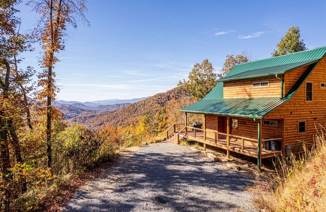 ❤️Mountain Cabin W/Views, Hot Tub, Master Bath W/ Rainfall Shower & Heated Floor