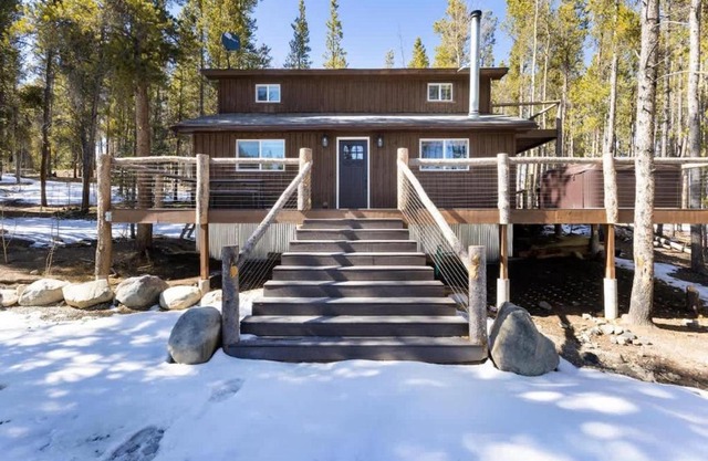 Mountain Cabin wHot Tub & Washer Dryer