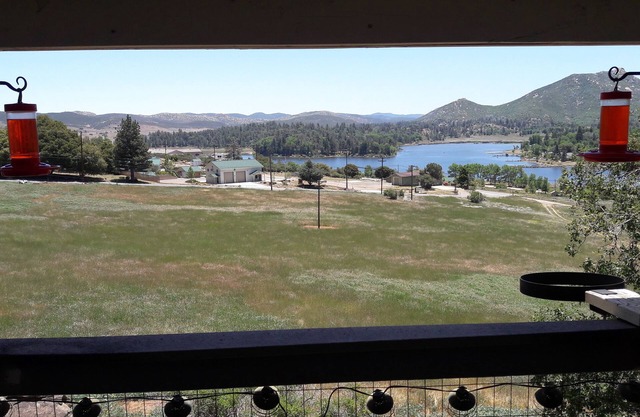 Berghütte mit Seeblick im Cuyamaca State Park - Julian, CA.