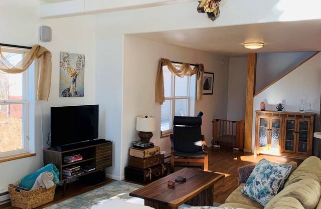 Mountain Cabin with views, lakes, and high speed fiber optic internet
