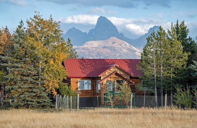 Mountain Camp Retreat: Two Cabins, Teton Views