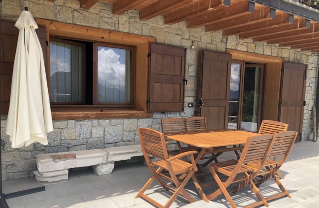 Mountain chalet apartment in the Italian prealps, 400m from ski lifts