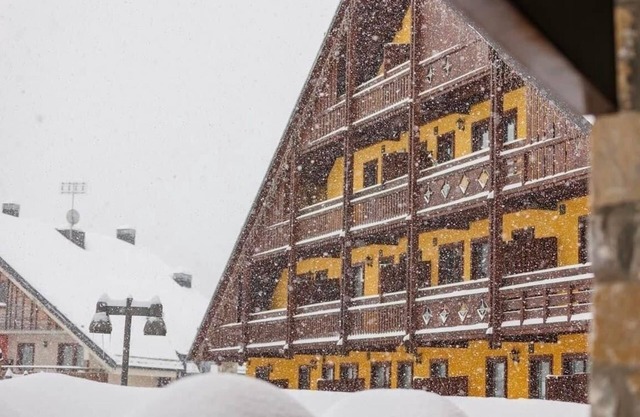 Mountain chalet - Borgo Le Stalle Lunghe Direct access to the slopes