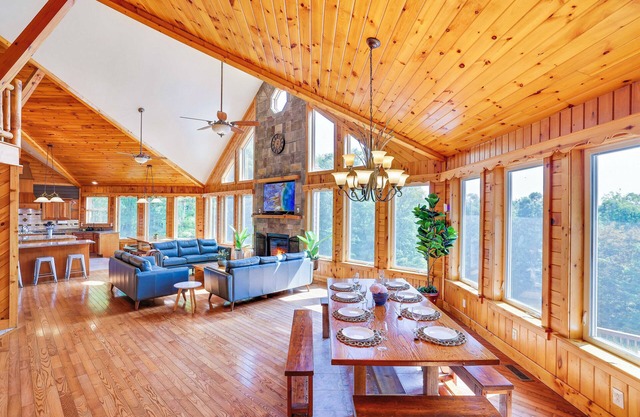 MOUNTAIN CHALET 10BR 7BA 30 beheizter Pool (30 Fuß), Whirlpool, Feuerstelle, Privatsphäre