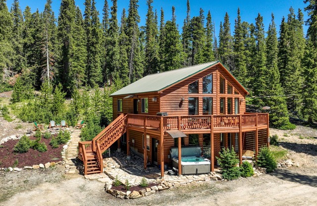 Schön, gemütlich, Mountain Chalet auf 5 Hektar in der Nähe von Breckenridge mit Whirlpool!