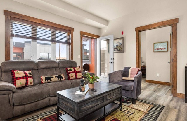 Mountain Condo in the Heart of Columbia Falls! Private balcony