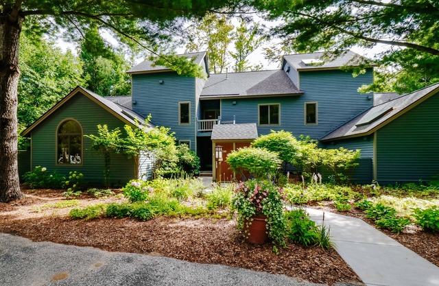 Mountain Condo with Dining and Activities - Walk to Lifts and Golf