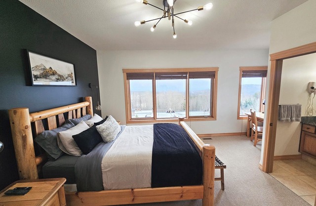 ⭐️Mountain Escape Ski In/Ski Out, 4 Bdrm/Private hot tub⭐️