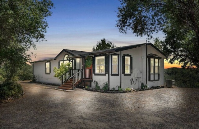 Mountain Family & Pet Home - Hot Tub - Hiking Trail - Valley Back Yard View