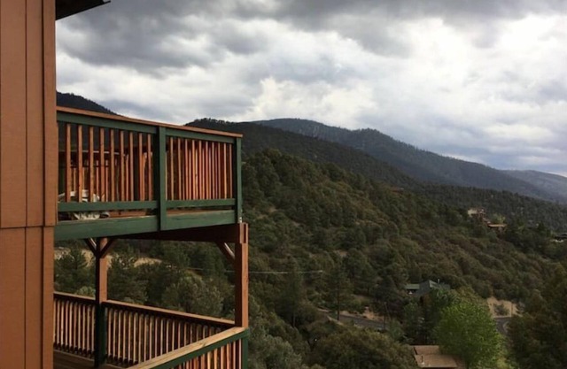 Mountain Getaway with Expansive Beautiful Views