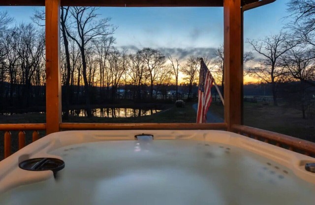 Mountain Getaway - Pondside Pet-Friendly Lodge