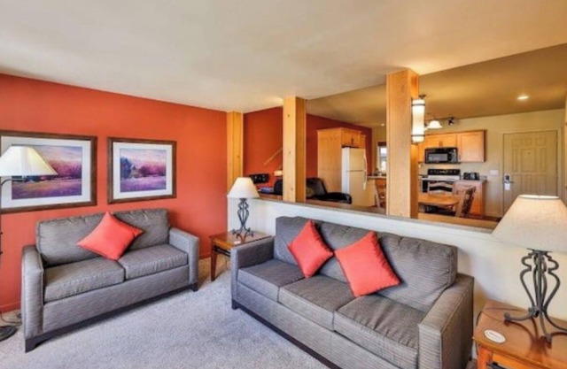 Mountain getaway wi-fi pvt hot tub, ski in-ski out! 62