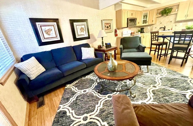 Mountain Harbor Lodge cottage on Lake Ouachita