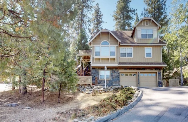 Amazing Mountain Home, 30 mins from Yosemite, near lake & golf course.