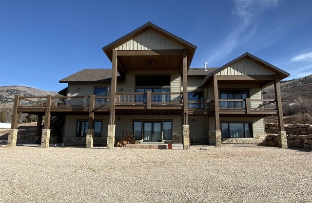 Mountain Home (basement apartment) - stunning views, hot tub!
